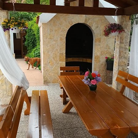 Holiday Home Perunika Zezevica Kültér fotó