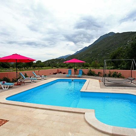 Holiday Home Perunika Zezevica Kültér fotó