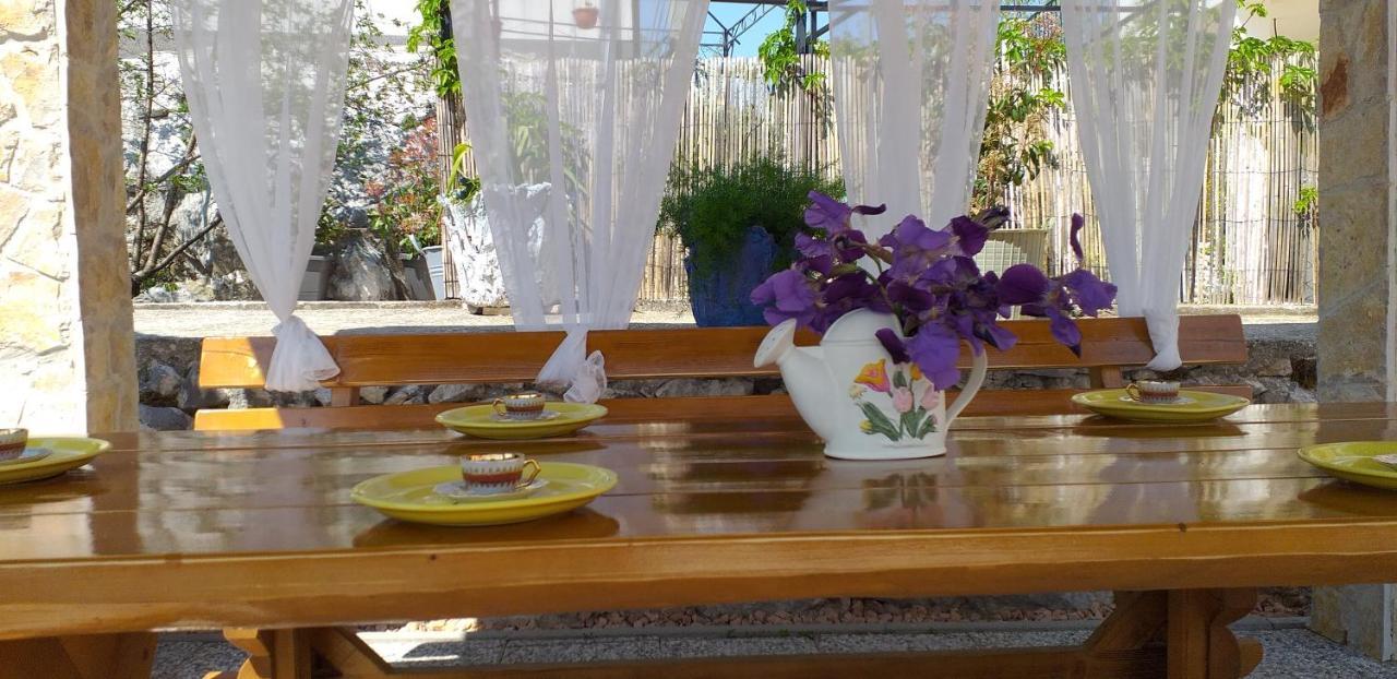 Holiday Home Perunika Zezevica Kültér fotó