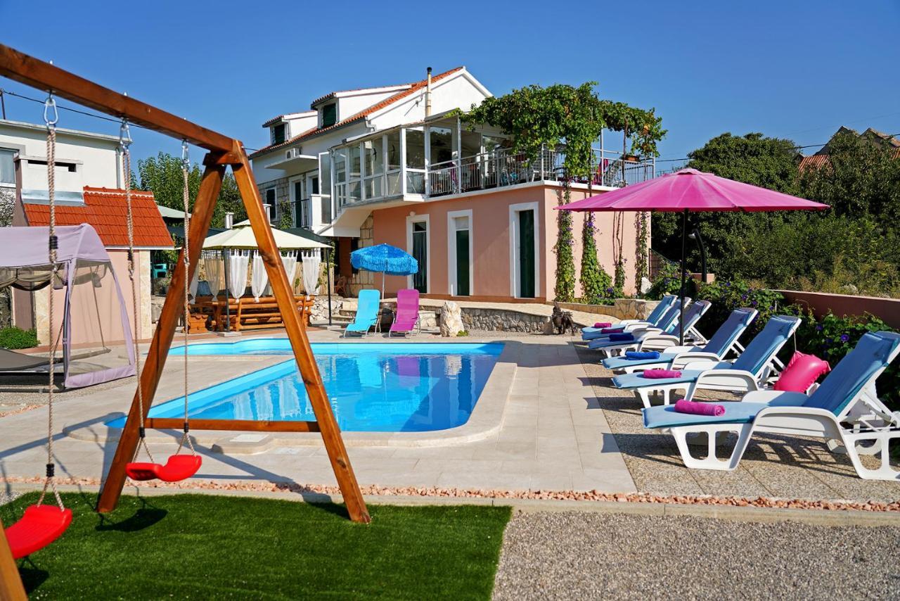 Holiday Home Perunika Zezevica Kültér fotó