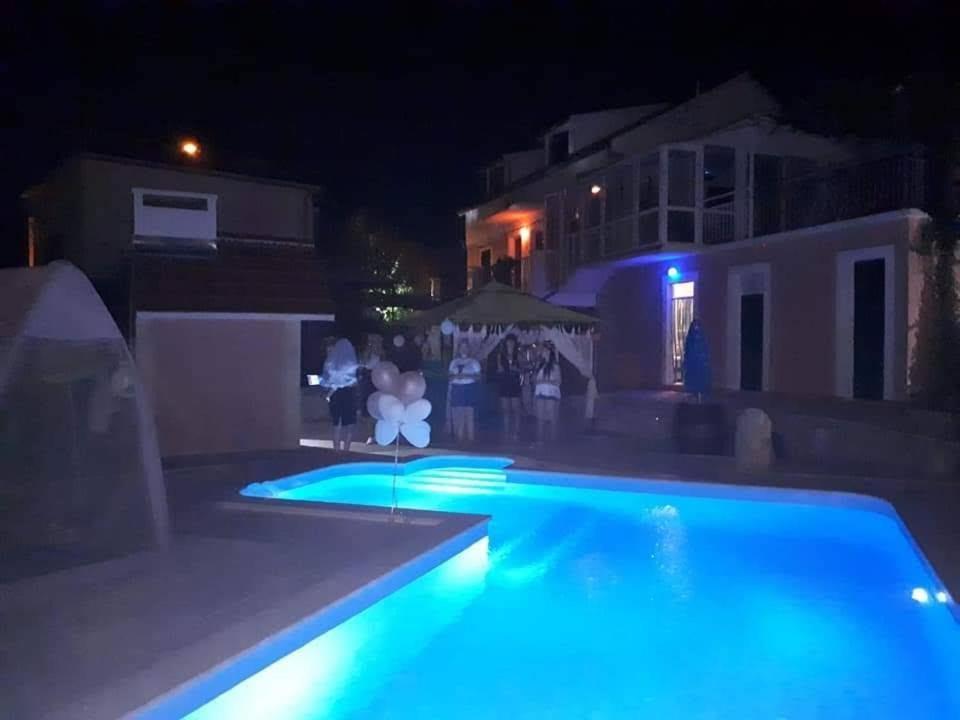 Holiday Home Perunika Zezevica Szoba fotó