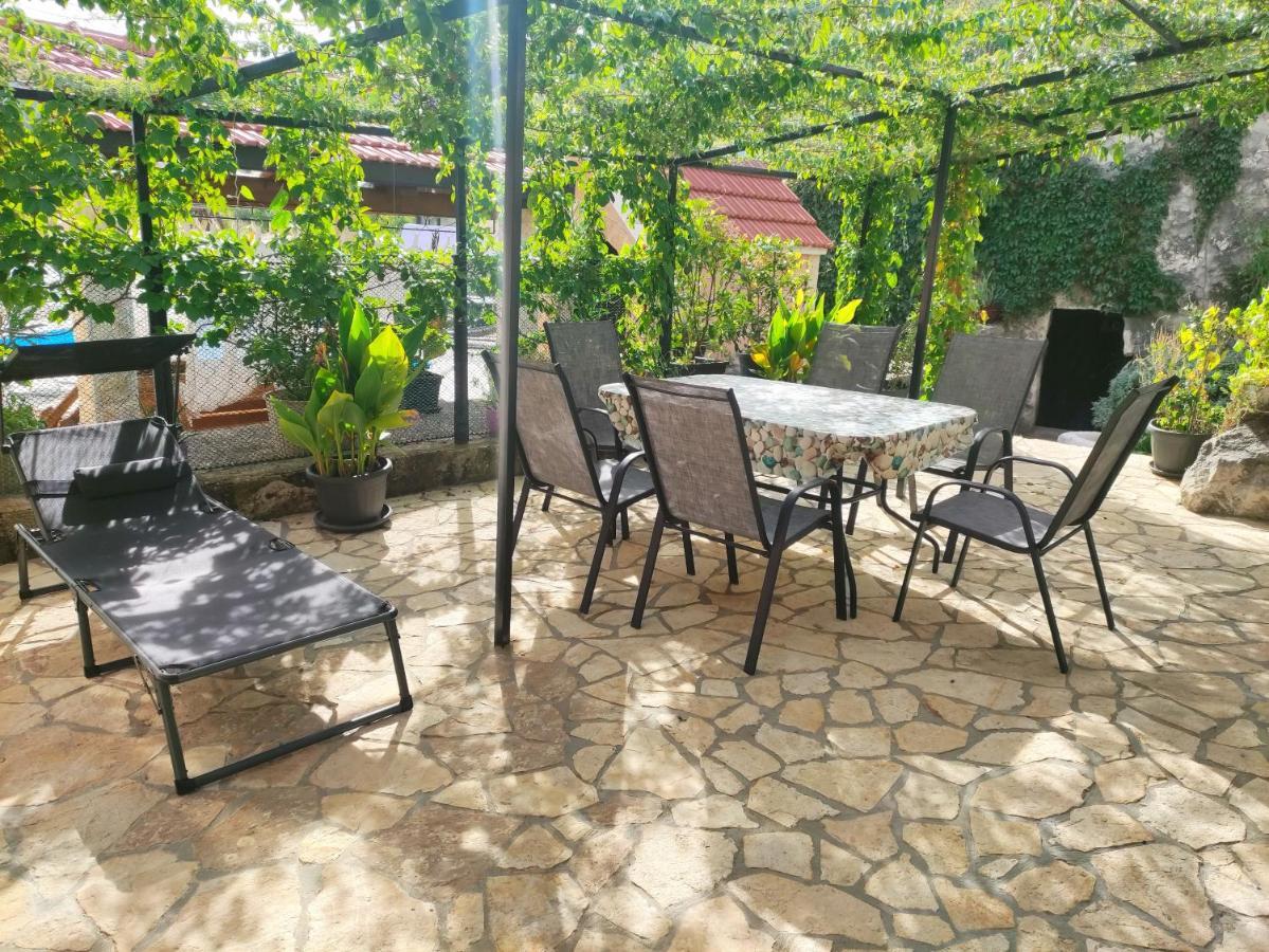 Holiday Home Perunika Zezevica Kültér fotó