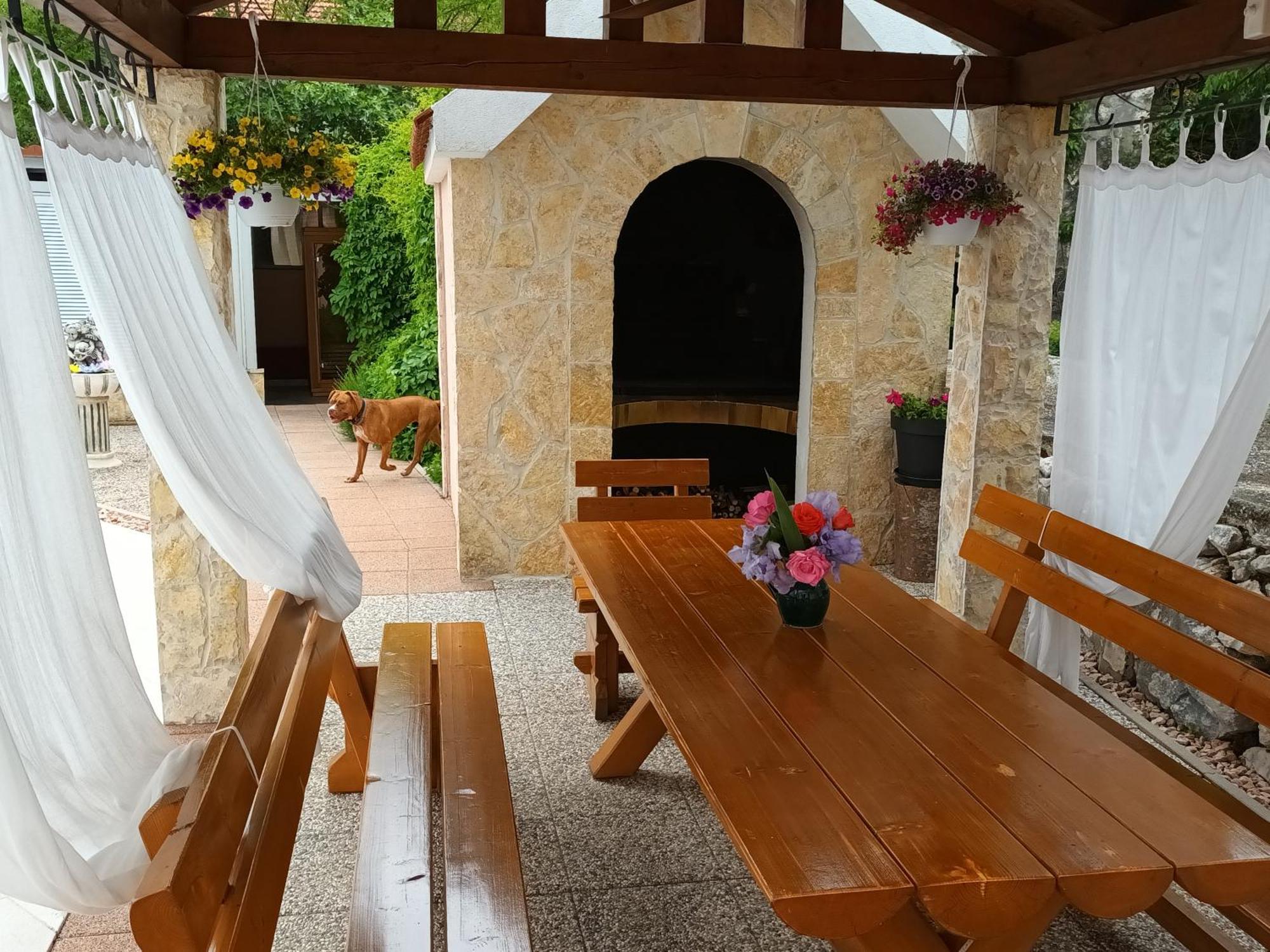 Holiday Home Perunika Zezevica Kültér fotó