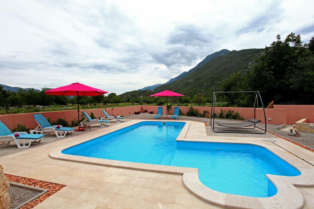 Holiday Home Perunika Zezevica Kültér fotó