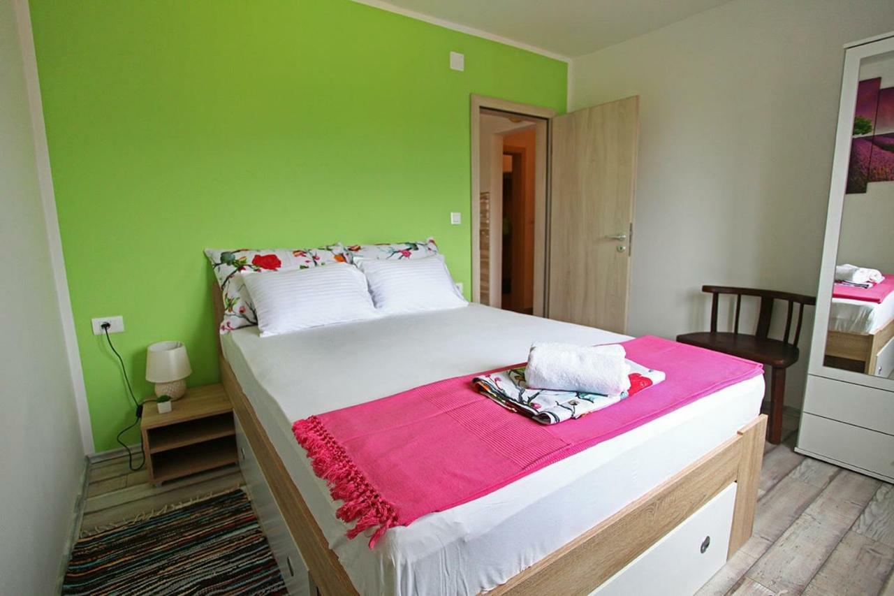 Holiday Home Perunika Zezevica Kültér fotó