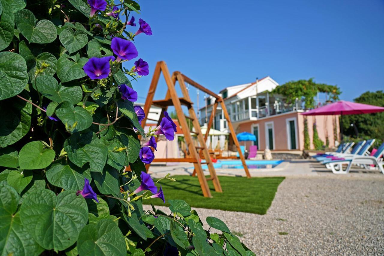 Holiday Home Perunika Zezevica Kültér fotó